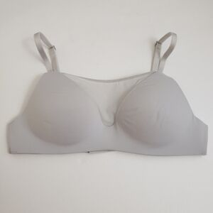 32A Victoria's Secret Light Gray No Wire Bra - Racerback Option Straps